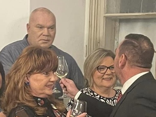 Prípitok Petra Antala a Miroslava Grznára/ zdroj: FB Peter Antal – Primátor Žiaru nad Hronom